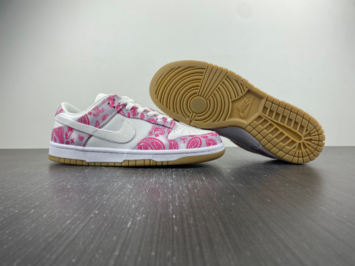 Nike SB Dunk Low Retro SP pink