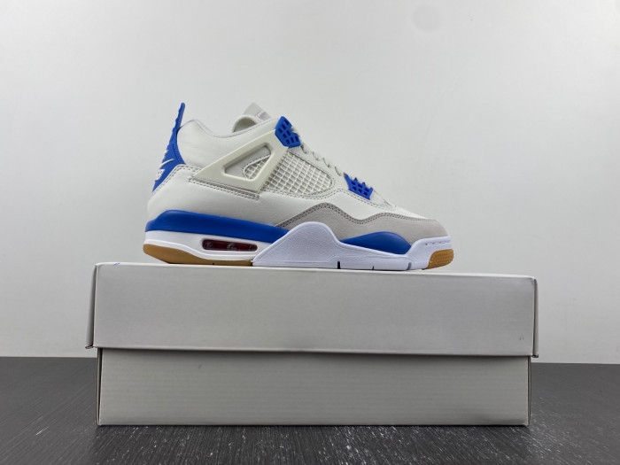 Nike SB x Air Jordan 4 “Sapphire”