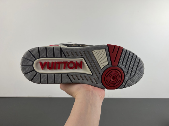 LV TRAINER SNEAKER LV-000555