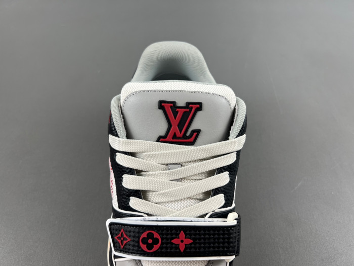 LV TRAINER SNEAKER LV-000555