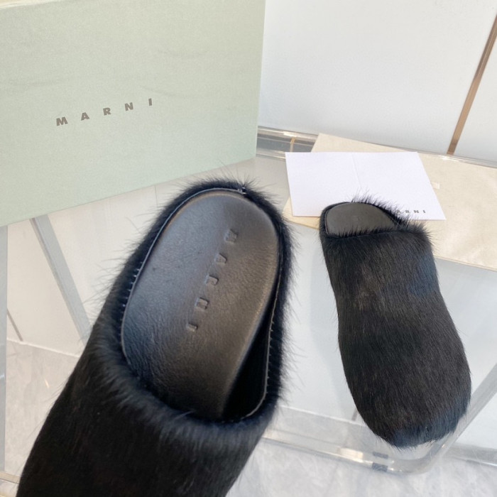 Marni Black long haircalfskin Fussbett sabot M-240806