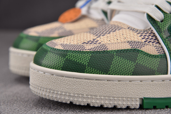 LV SNEAKER LV-000110