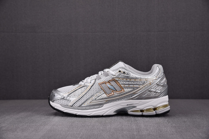 NEW BALANCE SNEAKER NB052