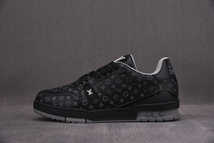 LV SNEAKER LV-000146