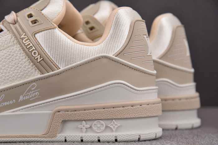 LV TRAINER SNEAKER LV-000587