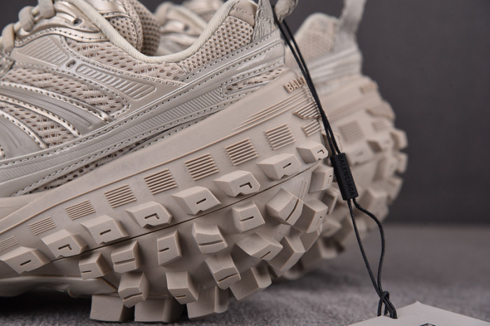 DEFENDER SNEAKER DS009