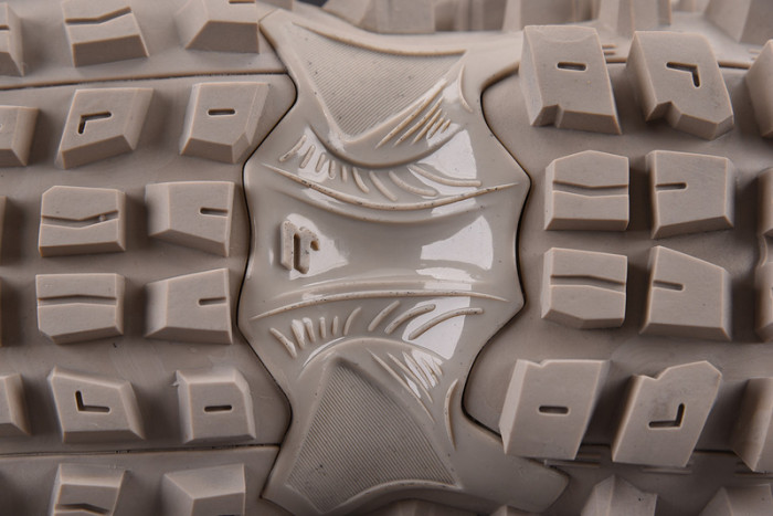 DEFENDER SNEAKER DS009