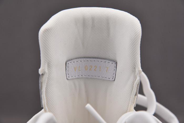 LV SNEAKER LV-000128