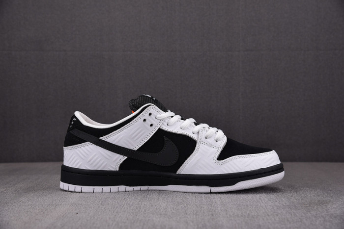 Nike SB Dunk Low TIGHTBOOTH FD2629-100