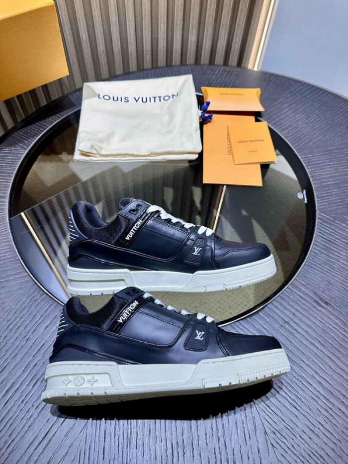 LV TRAINER SNEAKER LV-000564