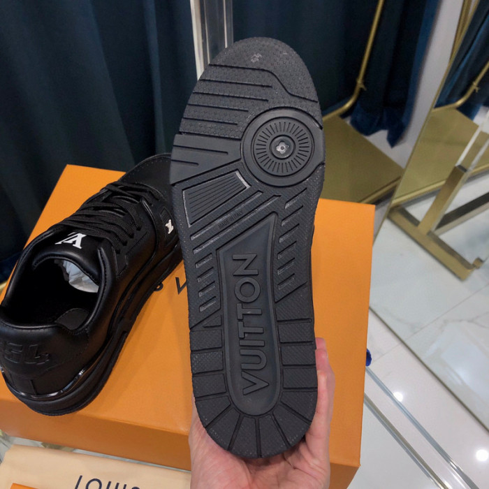 LV SNEAKER LV-000321