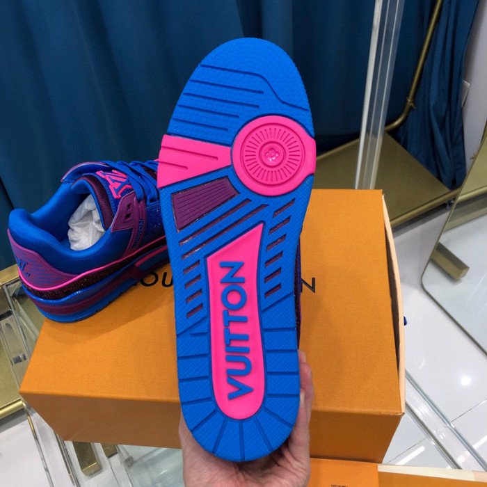 LV SNEAKER LV-000330