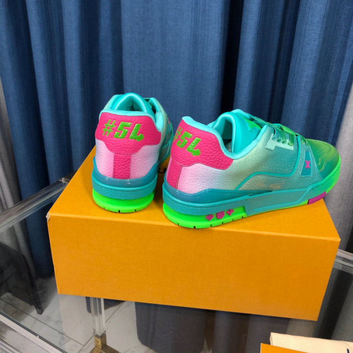 LV SNEAKER LV-000331