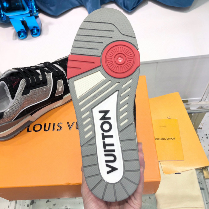 LV SNEAKER LV-000368