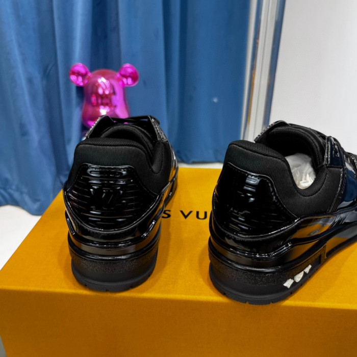 LV SNEAKER LV-000382