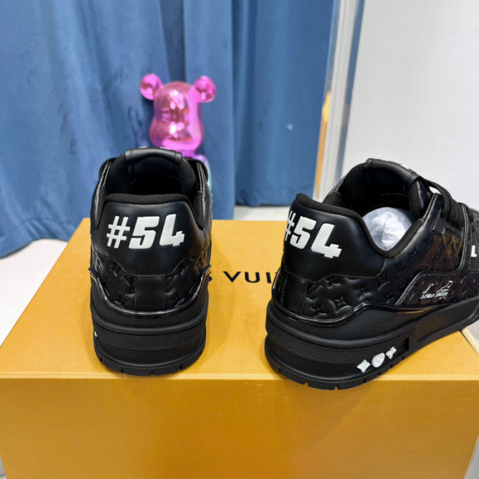 LV SNEAKER LV-000388