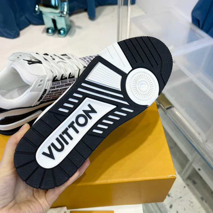 LV SNEAKER LV-000405