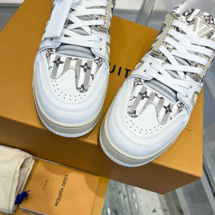 LV SNEAKER LV-000441