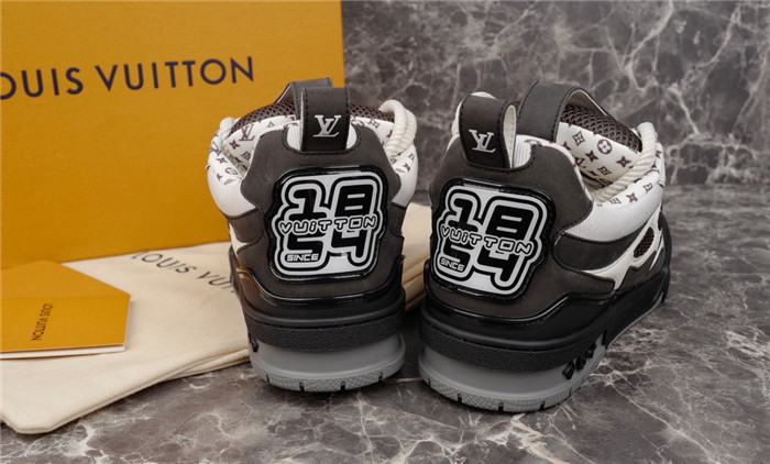 LV SNEAKER LV-000209
