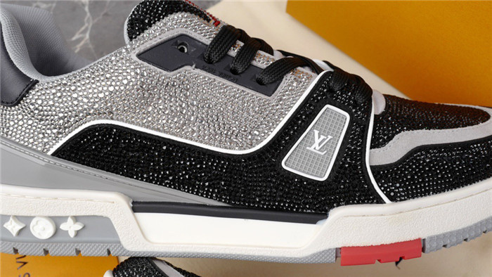 LV SNEAKER LV-000225