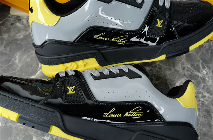 LV SNEAKER LV-000230