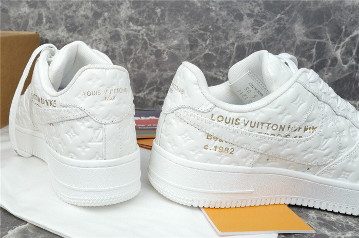 LV SNEAKER LV-000248