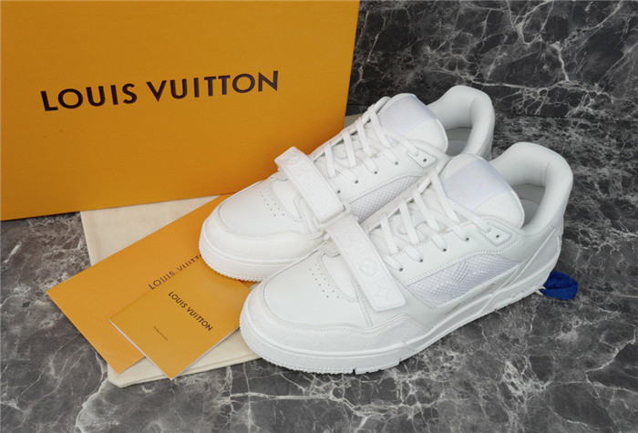 LV SNEAKER LV-000251