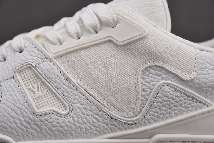 LV SNEAKER LV-000109