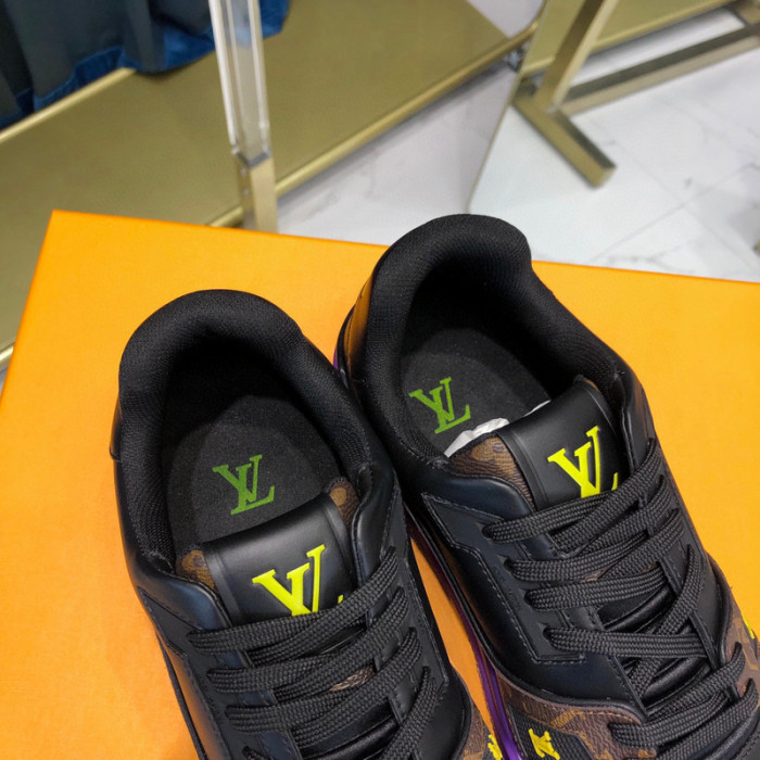 LV SNEAKER LV-000315