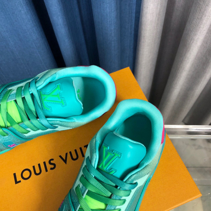 LV SNEAKER LV-000331