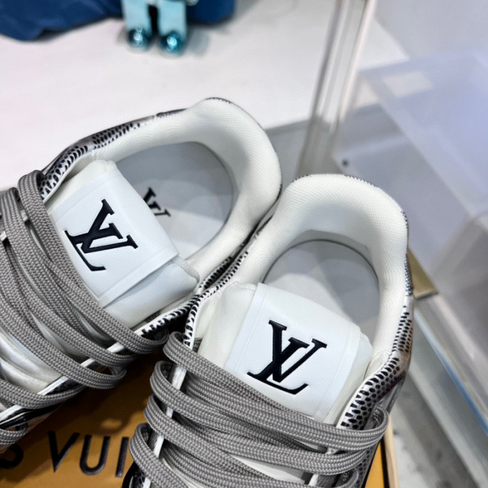 LV SNEAKER LV-000389
