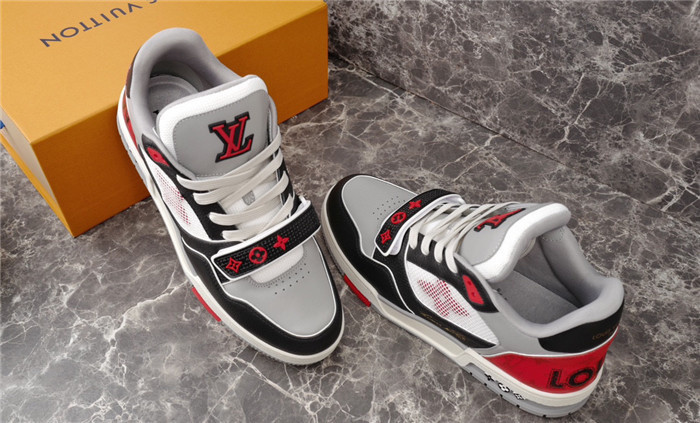 LV SNEAKER LV-000196