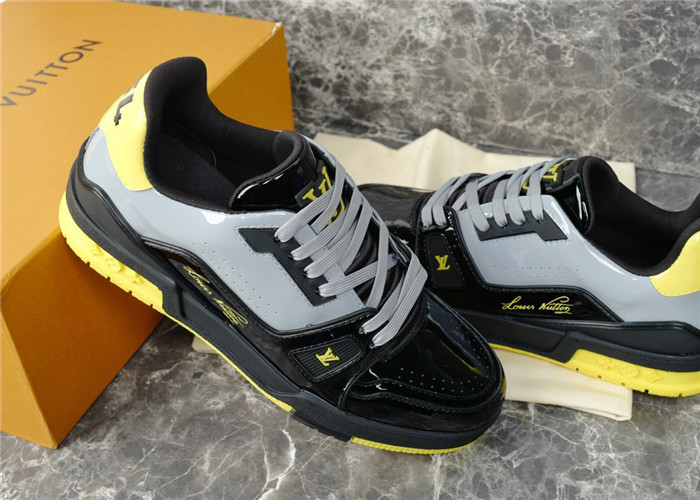 LV SNEAKER LV-000230