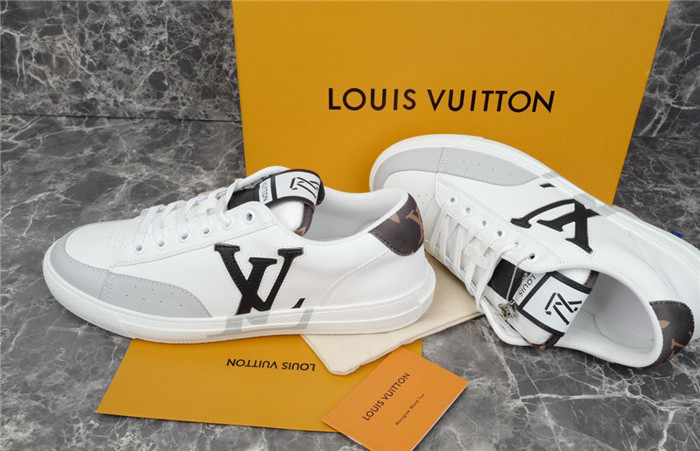 LV SNEAKER LV-000256