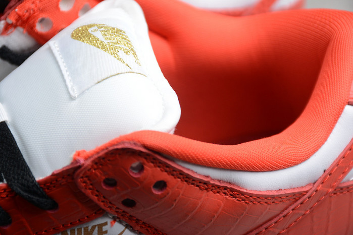 nike sb dunk low S*p*e x nike red dh3228-161