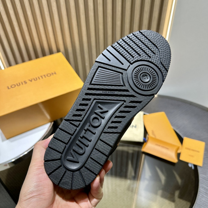 LV TRAINER SNEAKER LV-000582