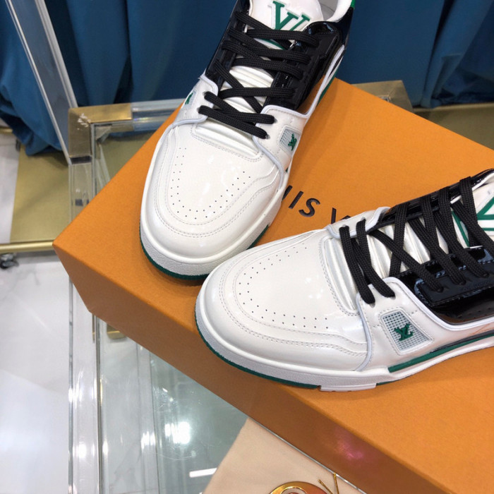 LV SNEAKER LV-000328