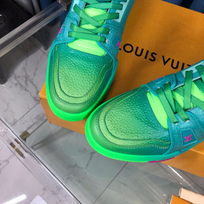 LV SNEAKER LV-000331