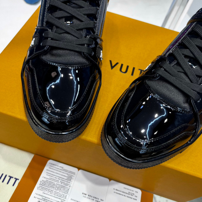 LV SNEAKER LV-000382