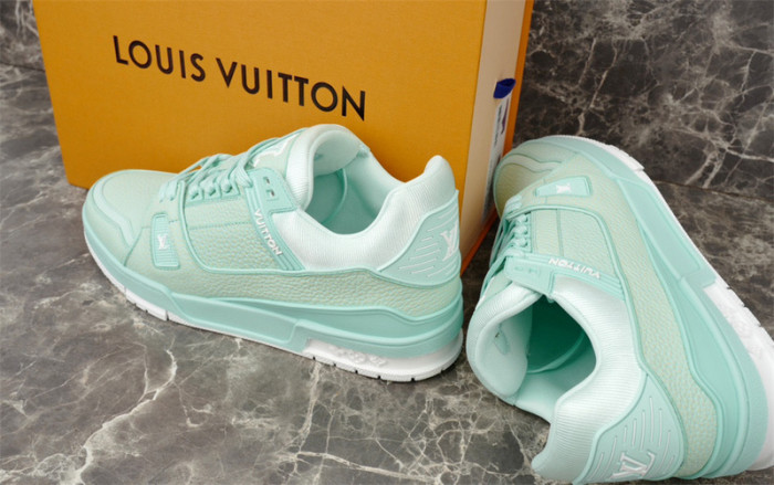 LV SNEAKER LV-000180