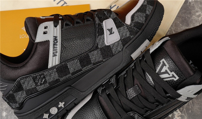 LV SNEAKER LV-000189