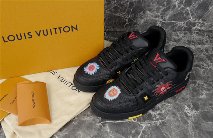 LV SNEAKER LV-000217