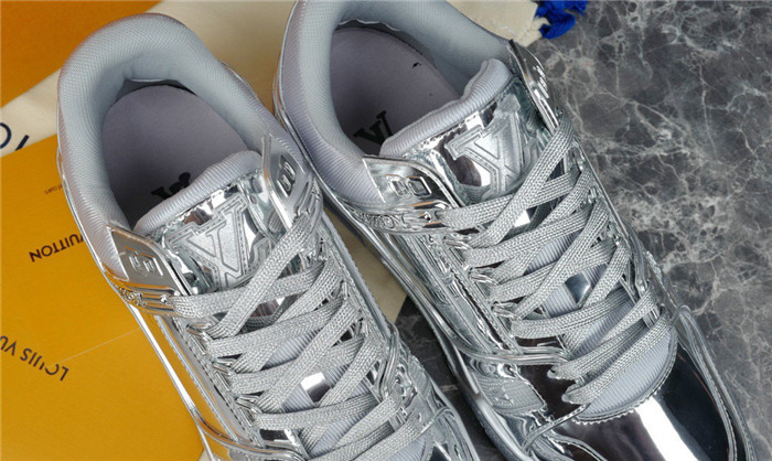 LV SNEAKER LV-000229