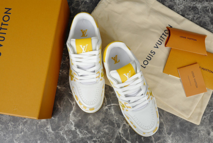 LV SNEAKER LV-000235