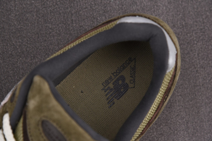 NEW BALANCE SNEAKER NB050