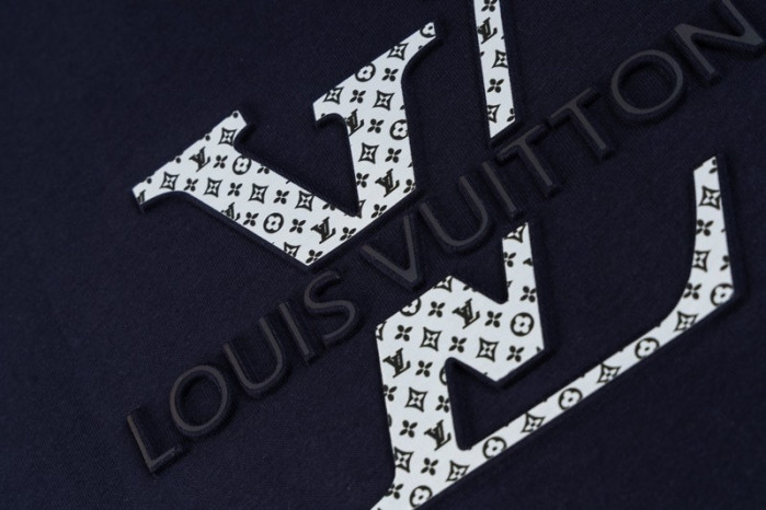LV CLOTHES V00025