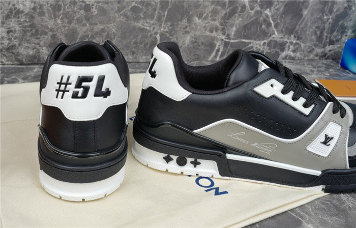 LV SNEAKER LV-000260