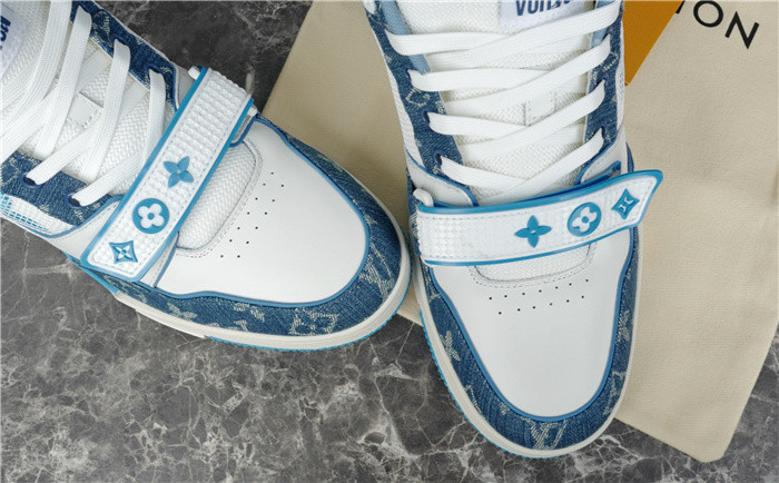 LV SNEAKER LV-000261