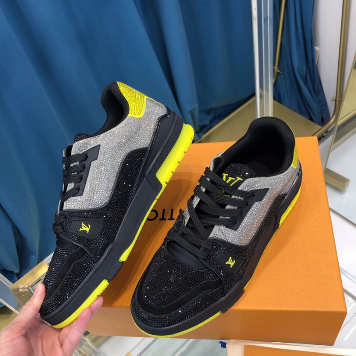 LV SNEAKER LV-000329