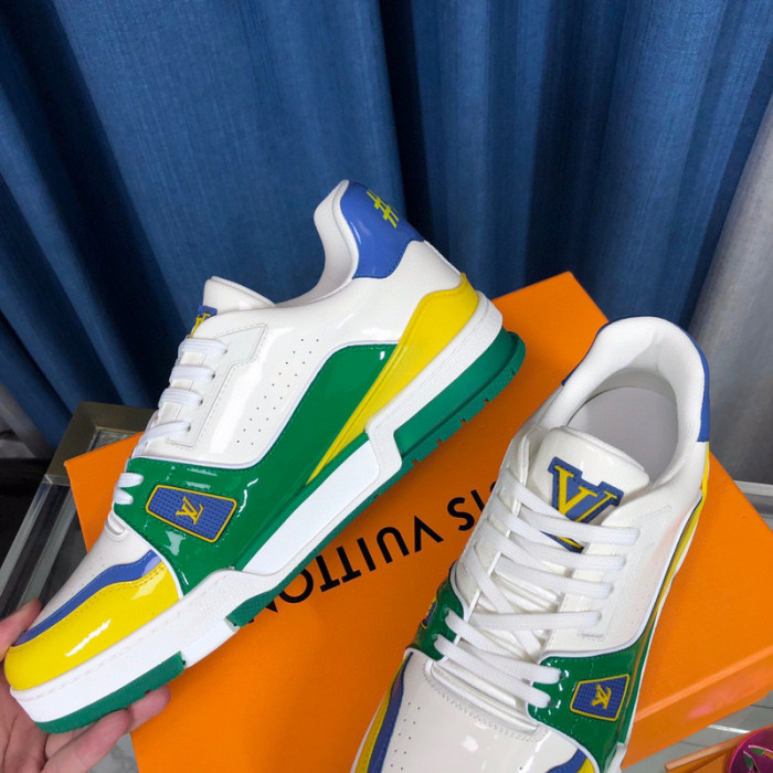 LV SNEAKER LV-000332